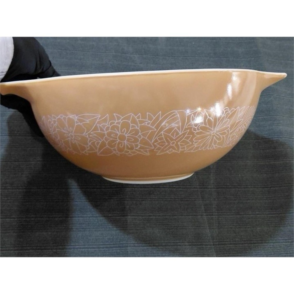 Vintage Pyrex Butterfly Gold Cinderella Bowl #443 and Small Mixing Bowl #401 - Picture 2 of 8